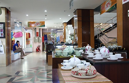 Ngày cuối đìu hiu ở Thương xá Tax - 11 Nhiều gian hàng vắng như chùa bà đanh