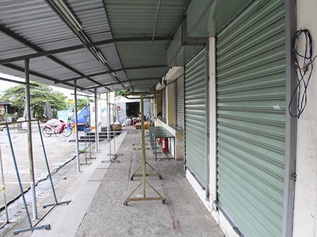 Chợ Long Trường cũng rơi vào cảnh vắng lặng