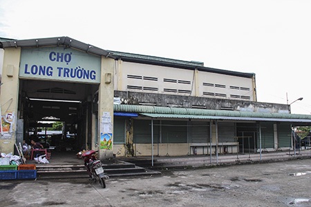 Chợ Long Trường cũng rơi vào cảnh vắng lặng