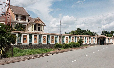 Bình Dương thông tin nguồn gốc tài sản “khủng” của Chủ tịch tỉnh - 1 Căn biệt thự bề thế của ông Lê Thanh Cung nằm trên đường ĐX81