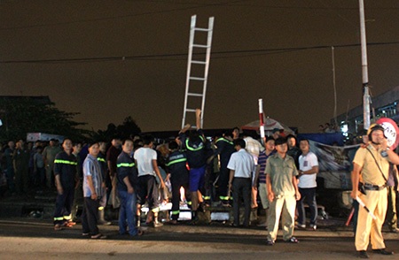 Hai bé trai bị nước cuốn chết và mất tích trong cơn mưa lớn - 7 Lính cứu hộ chia làm nhiều vị trí tiếp cận