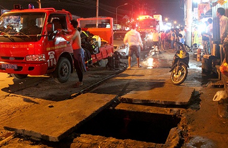 20 giờ ngụp lặn tìm kiếm bé trai 9 tuổi bị nước cuốn xuống cống - 1 Cống nước nơi bé Tỷ bị cuốn xuống mất tích