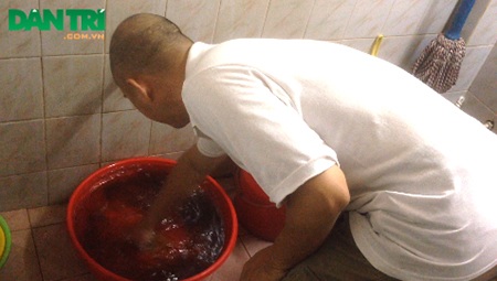 Nhiều người dân vẫn phải bất chấp để sử dụng loại nước này