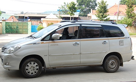 Dàn cảnh đưa “con mồi” lên ô tô rồi lột sạch tài sản - 1 Chiếc ô tô toàn đạo chích mà chị Phượng đã lọt vào