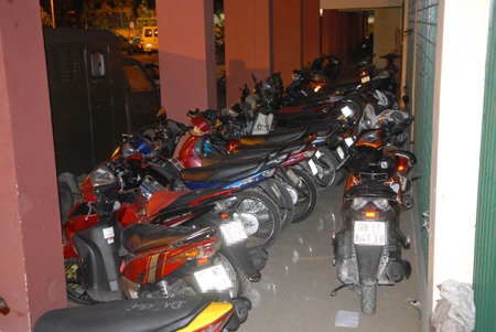 Phương tiện của các con bạc bị tạm giữ