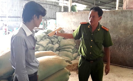 Lực lượng chức năng kiểm tra công ty Phước An Thịnh