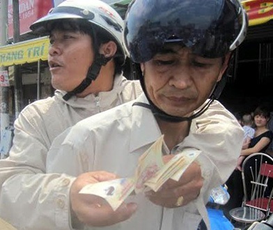 "Hiệp sĩ" SBC: Khắc tinh của tội phạm - 2 Đối tượng dùng tiền giả mua vé số bị các hiệp sĩ vạch trần thủ đoạn