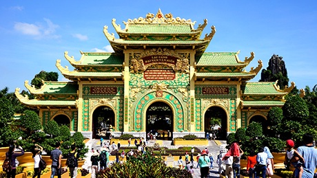 Cổng chính dẫn vào Kim Điện