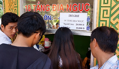 Hàng vạn người đổ về KDL Đại Nam trong ngày “xả cửa” - 20 Một số trò chơi thuộc hình thức liên doanh sẽ được giảm 50% giá vé