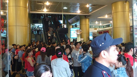 Tiểu thương tại An Đông Plaza tiếp tục bãi thị phản đối tăng giá thuê sạp - 3 Các sạp hàng đóng kín cửa