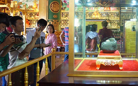 Bông hoa nở trong đá ở ngôi đền dát vàng nghìn tỷ - 4 Trung Kiên