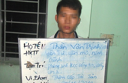 Bắt “nóng” tên trộm đột nhập chung cư lấy nhiều tài sản - 1 Tên trộm bị tạm giữ tại cơ quan công an