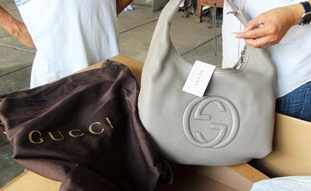 Vụ buôn lậu hàng hiệu Gucci: Truy tố hai cán bộ hải quan - 1 Lô hàng hiệu buôn lậu bị lực lượng chức năng phát hiện