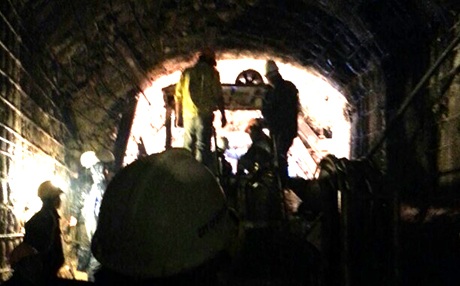 Công tác cứu hộ diễn ra suốt đêm dưới cái lạnh 15 độ C của núi rừng Tây Nguyên