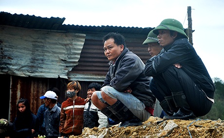 Nhiều đồng nghiệp ngóng chờ, cầu bình an cho 12 người đang mắc kẹt 