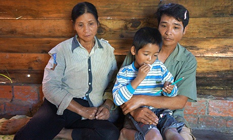 Cuộc sống lay lắt của bé trai 7 tuổi giữa núi rừng Tây Nguyên đại ngàn - 3 Gia đình 3 thế hệ đang bấu víu vào nhau sống lay lắt từng ngày