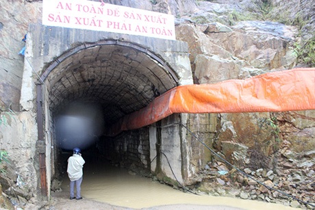 Hình ảnh 24 giờ tiếp cận, cứu hộ 12 công nhân mắc kẹt trong hầm