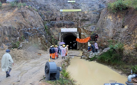 Công tác cứu hộ diễn ra hết sức khẩn trương, nhiều trang thiết bị, phương tiện được huy động 