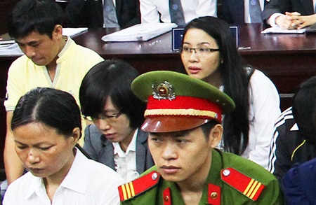 Thế giới ngầm “tín dụng đen” trong đại án “siêu lừa” Huyền Như - 3 Nữ đại gia Thiên Lý (đeo kính, mặc áo trắng) sẽ kháng cáo tại phiên tòa phúc thẩm ngày 15/12