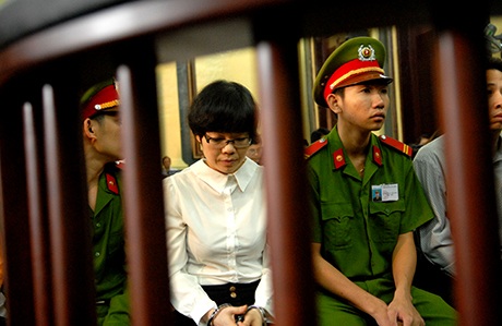 Ngày mai “siêu lừa” Huyền Như tiếp tục đứng trước vành móng ngựa - 2 Gần 1 năm sau, siêu lừa Huyền Như sẽ lại đứng trước vành móng ngựa trong phiên tòa phúc thẩm