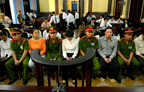 Ngày mai tuyên án “siêu lừa” Huyền Như cùng đồng phạm - 4 Huyền Như tại phiên tòa sơ thẩm đã bị tuyên mức án chung thân