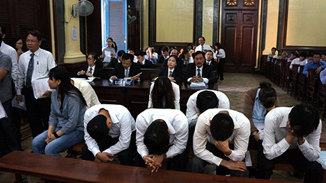 “Siêu lừa” Huyền Như tiều tụy đến tòa phúc thẩm - 11 Dân trí
