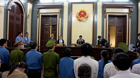 Viện Kiểm sát “việt vị” trong đề nghị điều tra Huyền Như tham ô? - 2 Toàn cảnh phiên tòa phúc thẩm