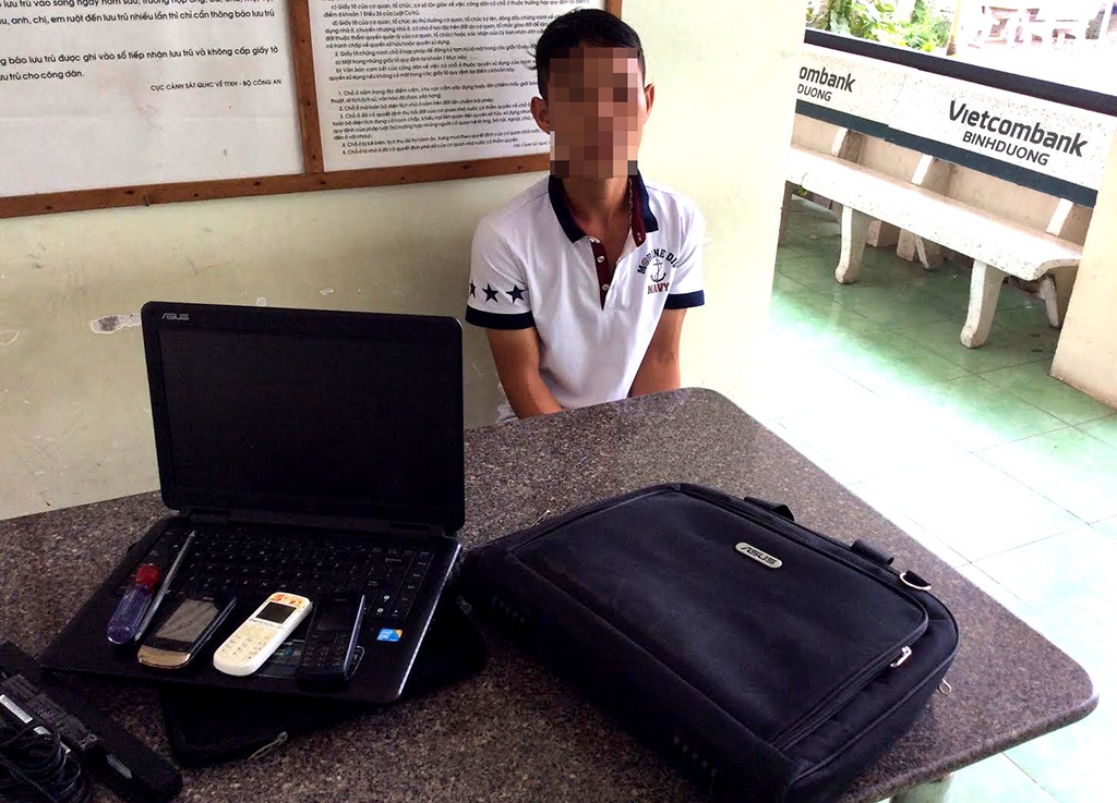 Một tên trộm cùng tang vật bị giữ tại cơ quan công an