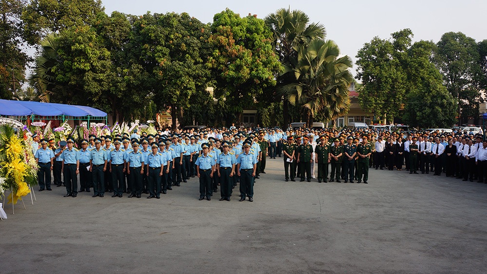 Đau xót tiễn đưa 4 chiến sĩ hy sinh trong vụ rơi trực thăng quân sự - 2 Lễ tang 4 chiến sĩ hy sinh được diễn ra tại nhà tang lễ Bộ Quốc phòng phí Nam
