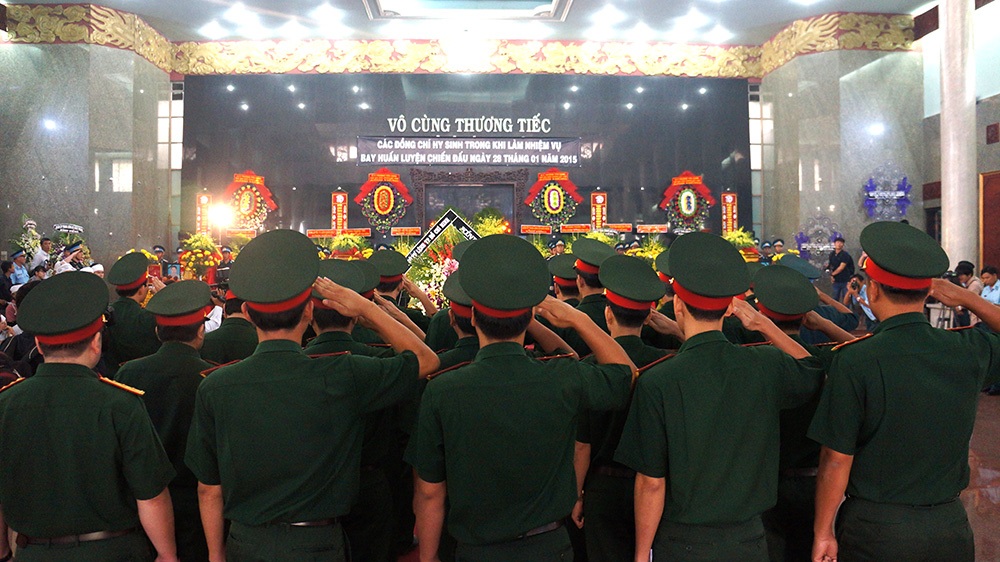 Đau xót tiễn đưa 4 chiến sĩ hy sinh trong vụ rơi trực thăng quân sự - 5 Đứa trẻ ngây thơ chưa hiểu nỗi đau quá lớn.