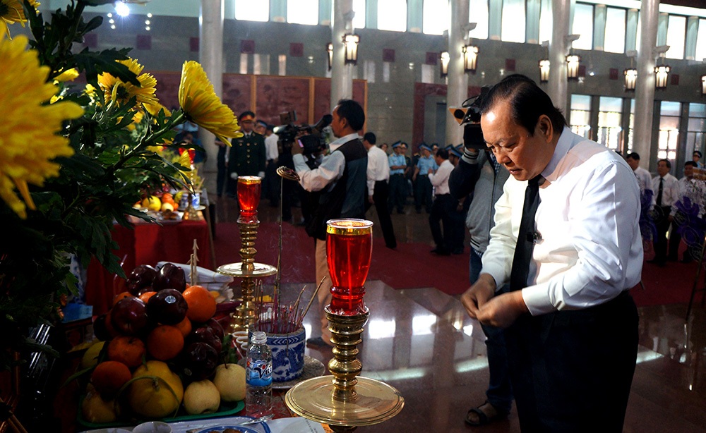 Đau xót tiễn đưa 4 chiến sĩ hy sinh trong vụ rơi trực thăng quân sự - 6 Đứa trẻ ngây thơ chưa hiểu nỗi đau quá lớn.