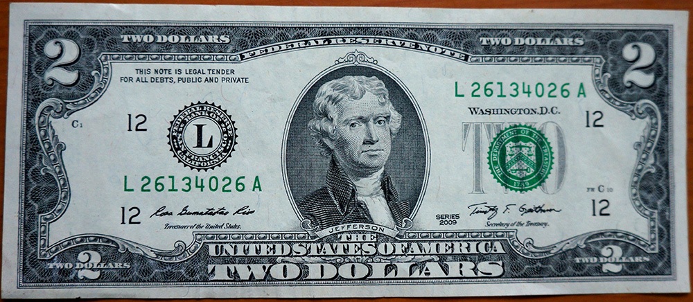 Tờ 2 USD hình dê vàng giá 400.000 đồng/tờ "hút" khách - 2 Tờ 2 USD thật có giá khoảng hơn 20.000 đồng