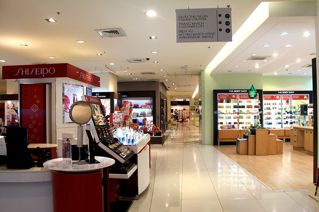 Hàng loạt trung tâm thương mại Parkson “vắng như chùa Bà Đanh” - 2 Không gian đẹp và sang trọng của Parkson nhưng không một bóng người
