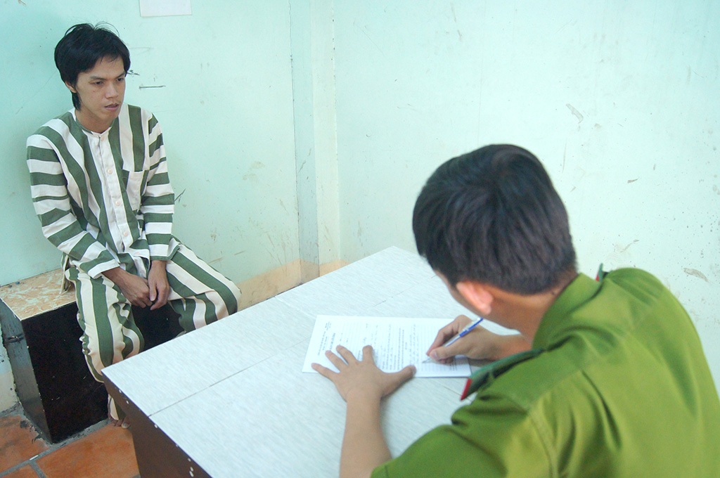 Lật tẩy công nghệ in tiền giả - 1 Nguyễn Minh Phương tại cơ quan công an