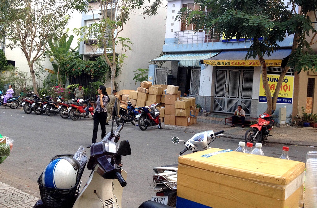 Vụ bắt 3 kho thực phẩm chức năng "khủng": Đều là hàng Trung Quốc và hàng trôi nổi - 4 Cơ quan chức năng vẫn đang thông kế số hàng mập mờ nguồn gốc để làm rõ