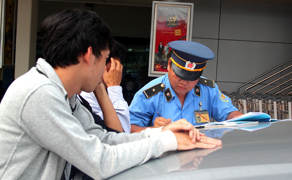 Taxi Uber bị “tuýt còi” xử phạt hàng loạt trong sân bay - 3 Các tài xế xe Uber ngán nhất lực lượng TTGT