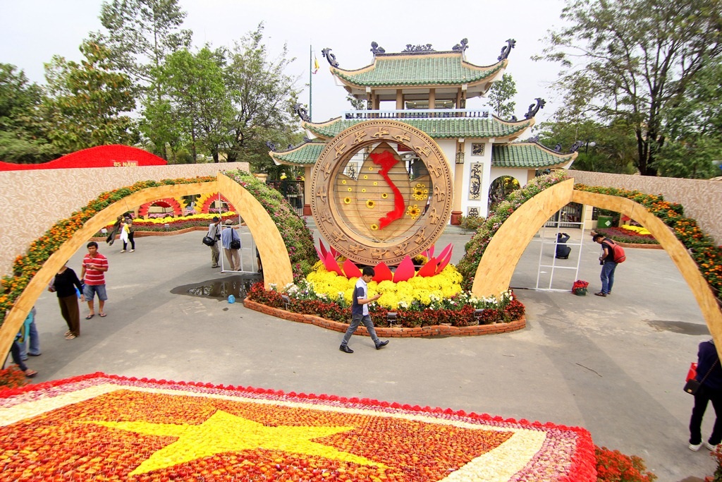 Hình ảnh về Tổ quốc, chủ quyền đất nước là một
trong những nội dung chính của đường hoa năm nay