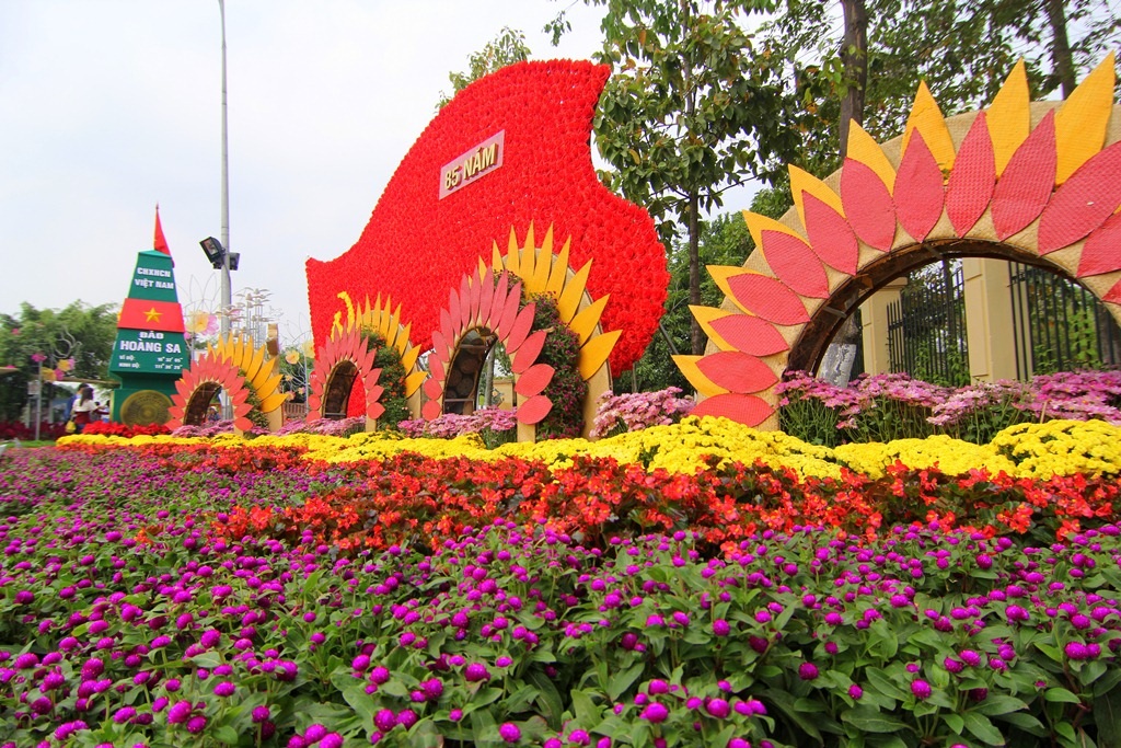 Hình ảnh về Tổ quốc, chủ quyền đất nước là một
trong những nội dung chính của đường hoa năm nay