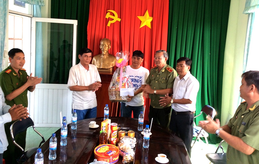 Giám đốc Công an tỉnh “truyền lửa” cho “hiệp sĩ” ngày đầu năm - 1 Giám đốc Công an tỉnh Bình Dương chúc tết các hiệp sĩ