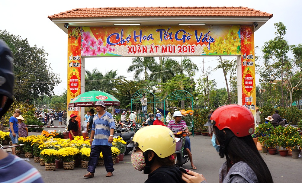 Hình ảnh cuối cùng của chợ hoa tết 2015 - 1 Chợ hoa xuân 2015 đã khép lại vào 12 trưa 18/2