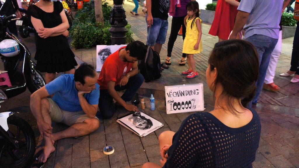 Chụp ảnh và vẽ chân dung trong đêm giao thừa