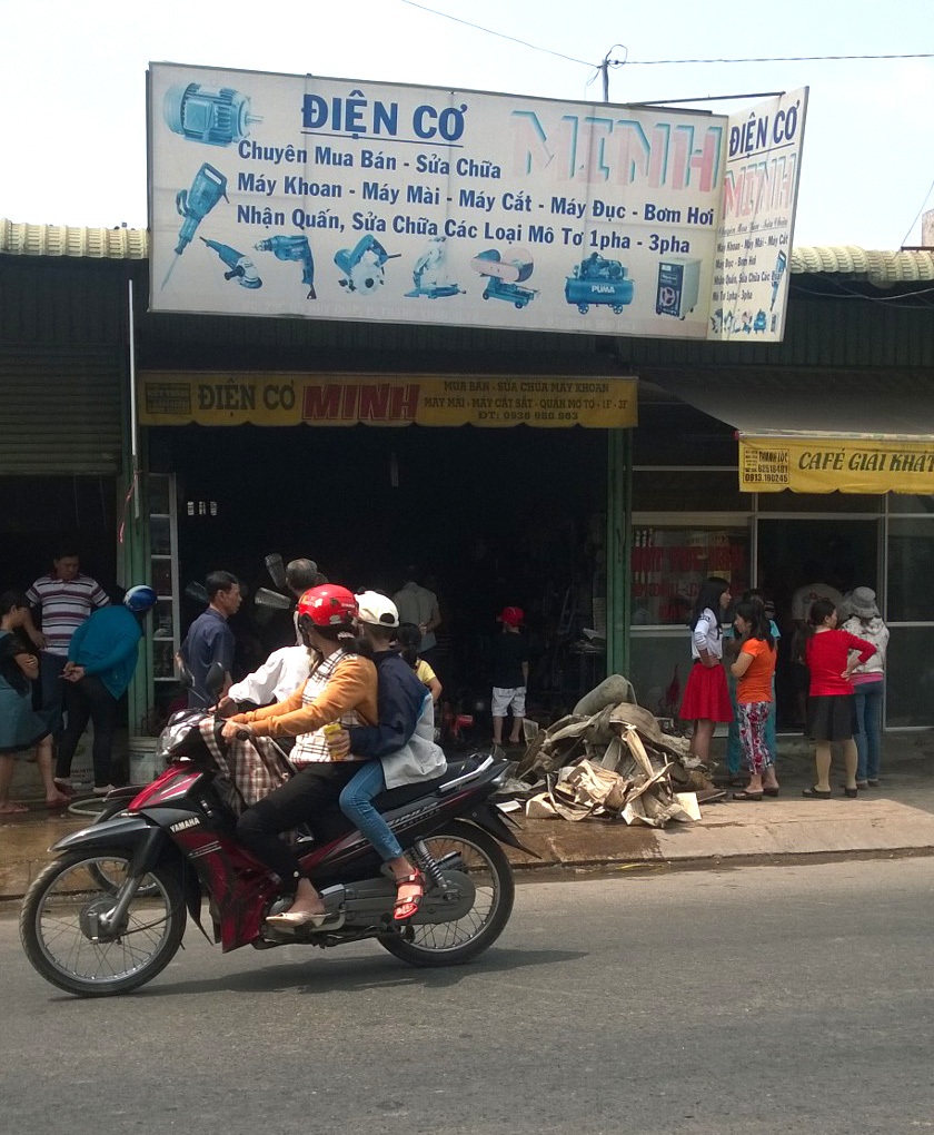 2 vụ cháy xảy ra vào sáng mùng 1 - 1 Hiện trường vụ cháy tại tiệm điện cơ vào trưa mùng 1 tết