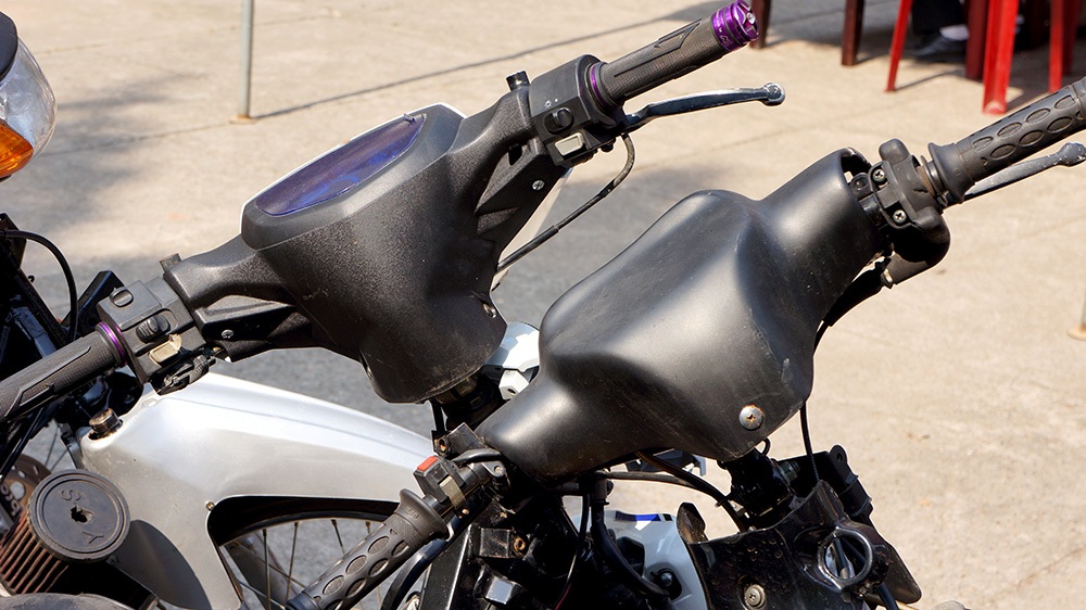 Không cần phanh trước, đèn, còi...