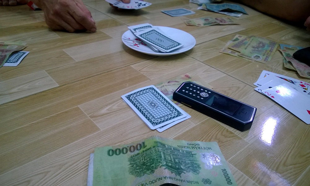 Những sòng bạc hoạt động rầm rộ, công khai những ngày đầu xuân