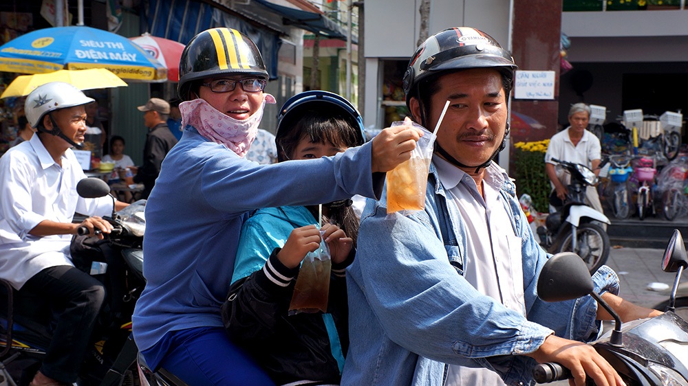 Những câu chuyện làm “ấm lòng” khách hành hương tại chùa Bà - 2 Trung Kiên - Xuân Hinh