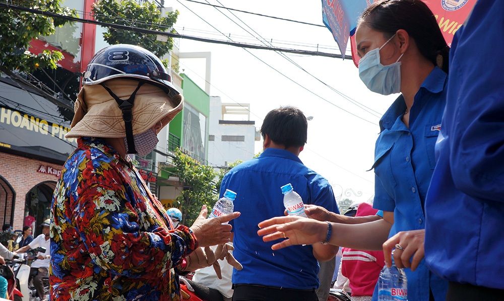 Những câu chuyện làm “ấm lòng” khách hành hương tại chùa Bà - 12 Trung Kiên - Xuân Hinh