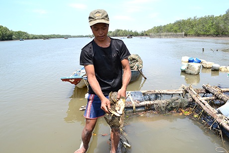 Người nuôi thủy sản khốn đốn vì dự án nạo vét sông - 1 Doanh nghiệp hút cát tận thu, dân nuôi thủy sản khốn đốn