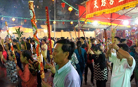 Thành tâm cầu khẩn một năm mới khỏe mạnh, nhiều may mắn