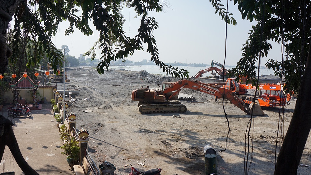 Bên trong công trình lấp sông sáng 25/3