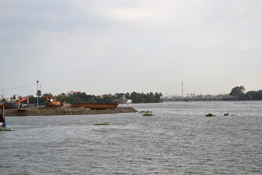 Sau 6 tháng thực hiện dự án, hiện diện tích sông được lấp gần đạt 90% theo thiết kế.